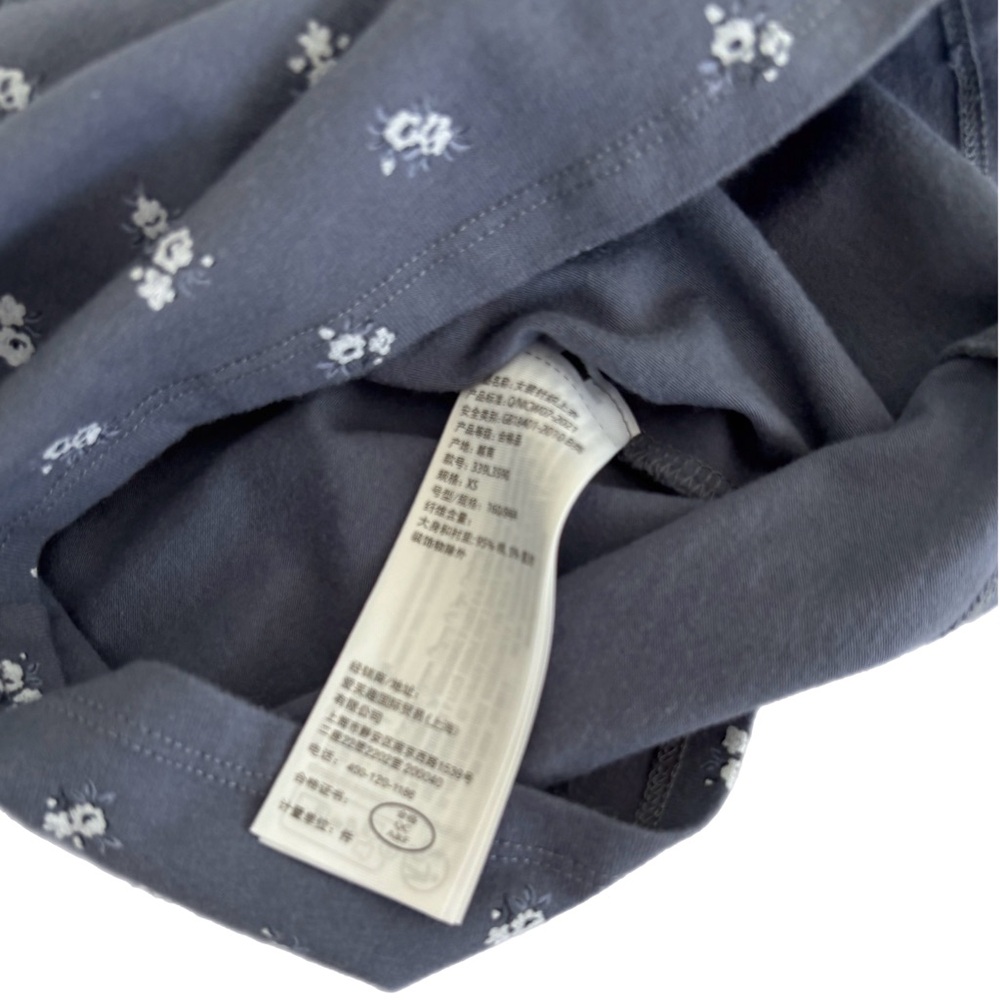 HOLLISTER Gray Blue Floral Cap Ruffle Short Sleeve Crop Top - Picture 4 of 5